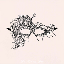 Charger l'image dans la galerie, Loup Fair Lady en broderie souple noir avec un ruban en satin noir pour l'attacher avec un nœud derrière la tête.