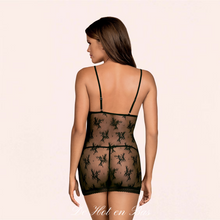 Charger l'image dans la galerie, Bretelles réglables pour la nuisette noire de la collection Margaux pour un ajustement parfait sur votre corps.