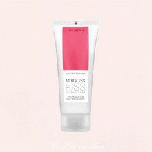 Charger l'image dans la galerie, Le lubrifiant à base d'eau et d'arômes de fraises sauvages 100% naturels à utiliser avec votre partenaire ou vos sextoys en silicone.