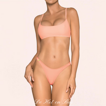 Charger l'image dans la galerie, Maillot de bain chic et sexy, coupe string de couleur orange. Disponible en taille S, M et L pour un ajustement parfait.