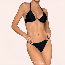 Charger l'image dans la galerie, Le maillot de bain noir Pyla de la marque Obsessive est composé d'un soutien-gorge et un string taille haute.