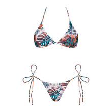 Charger l'image dans la galerie, Un joli motif floral tropicale pour ce bikini deux pièces pour femme disponible en plusieurs tailles sur notre site en ligne.