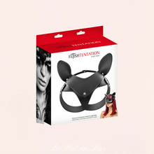 Charger l'image dans la galerie, Un masque féminin pour compléter vos tenues de Catwoman. Fabriqué en simili cuir noir souple, confortable et légèrement extensible, il s'adaptera facilement à votre taille. Il est livré dans un colis neutre à votre domicile ou en point relay.