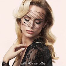 Charger l'image dans la galerie, Masque Louise de la jolie collection Bijoux indiscret à petit prix.