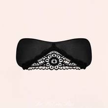 Charger l'image dans la galerie, Masque satiné de couleur noir avec une broderie souple pour un design chic et sensuel.