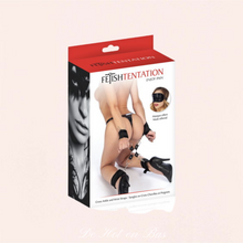 Charger l'image dans la galerie, La contrainte est de plus en plus pratiquée et ces 4 menottes avec attache en croix répondent à cette attente.