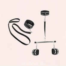 Charger l'image dans la galerie, Achetez collier de bondage érotique Fetish Tentation avec anneau et mousqueton argenté, menottes et laisse en tissu confortable noir pour femme et homme.
