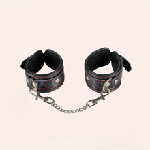 Charger l'image dans la galerie, Paire de menottes Fétichiste Premium de haute qualité de la marque Fetish Tentation.