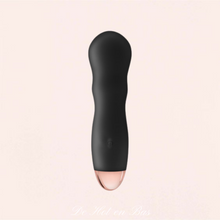 Charger l'image dans la galerie, Le mini vibromasseur Twig de couleur noir va vous procurer énormément de plaisir pour un premier sextoy.