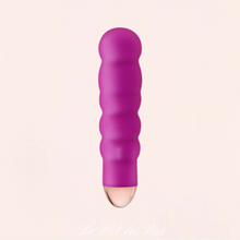 Charger l'image dans la galerie, Mini vibromasseur vibrant et puissant Giggle rose ondulé serra parfait pour votre stimulation vaginale.