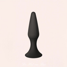 Charger l'image dans la galerie, Le plug first de couleur noir est à ventouse très puissante pour vos moments de plaisir anal partout.