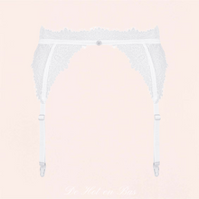 Charger l'image dans la galerie, Un médaillon bijou avec le logo de la marque Obsessive est disposé à l'avant pour un coté chic de cette lingerie porte-jarretelles.