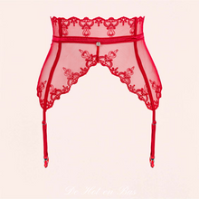 Charger l'image dans la galerie, Les jarretelles se règlent facilement sur chaque jarretelle rouge.