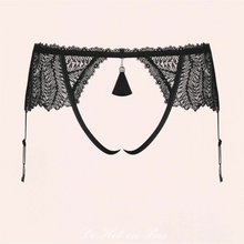 Charger l'image dans la galerie, Ce porte-jarretelles dispose d'un joli pompon amovible à l'arrière du porte-jarretelles culotte. Vous pouvez le mettre et l'enlever comme bon vous semble.