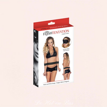 Charger l'image dans la galerie, Ce petit coffret BDSM contient une sangle menottes de taille de couleur noir très résistant pour vos jeux de soumission avec votre partenaire.