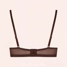 Charger l'image dans la galerie, Le soutien-gorge de la collection Corps à Corps de couleur marron et orange fluo se ferme par agrafes dans le dos.