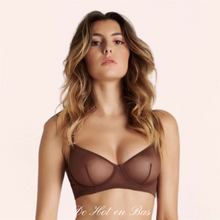 Charger l'image dans la galerie, Dotés d'armatures, les bonnets offrent un joli galbe rond de la poitrine tout en proposant un décolleté horizontal incroyablement séduisant. Bretelles extensibles et réglables.