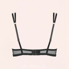 Charger l'image dans la galerie, Achat soutien-gorge avec deux bretelles réglables noires et agrafes pour fermer correctement votre sous-vêtement en dentelle de la marque Maison Close.