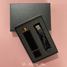 Charger l'image dans la galerie, Le jouet intime vibrant lipstick est livré dans un joli petit coffret noir avec une mousse pour offrir le stimulateur My Lady tel un bijou !