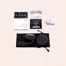 Charger l'image dans la galerie, La télécommande sans fil également vibrante offre 8 vitesses réglables par bouton + le fameux mode Sense Motion dans lequel il faut pivotez ou secouez la télécommande pour varier la puissance. Un trésor signé Lelo !