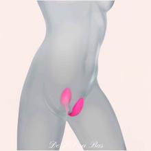 Charger l'image dans la galerie, Doté de 2 moteurs contrôlables séparément ou simultanément et de 5 modes de vibration, Wonderlove, cet œuf vibrant et stimulateur clitoridien, a été élaboré afin de s'adapter parfaitement à l'anatomie féminine et procurer ainsi à la femme une stimulation du Point G en plus d'une stimulation clitoridienne, le tout simultanément.