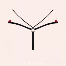 Charger l'image dans la galerie, Un anneau métallique se trouve à l'arrière du string pour attirer l'attention de votre partenaire.