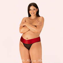 Charger l'image dans la galerie, Le string en tulle transparent est disponible en grande taille pour femme pulpeuse.