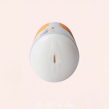 Charger l'image dans la galerie, Le masturbateur Wet Vagina représente le vagin d'une femme mûre humide.