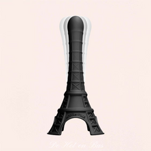Charger l'image dans la galerie, Marre des Tour Eiffel vendues à la sauvette ou du porte-clé que vous avez déjà offert cent fois ? Enfin une alternative. Un dildo drôle, de bonne qualité avec un design made in France, on adore et on adhère !