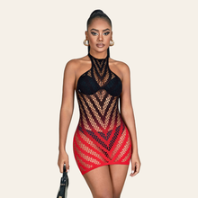 Charger l'image dans la galerie, La transparence de la résille permet de jouer avec les superpositions : portez-la avec votre lingerie préférée pour créer une silhouette élégante et audacieuse.
