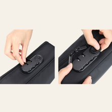 Charger l'image dans la galerie, En y stockant vos sextoys, vous leur assurez un bon entretien grâce à une meilleure protection, pour une hygiène irréprochable, une utilisation optimale et un rallongement de leur durée de vie !
