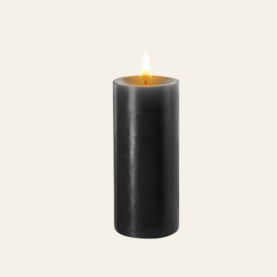 Venez découvrir notre bougie SM noire pour une soirée torride avec votre partenaire.
