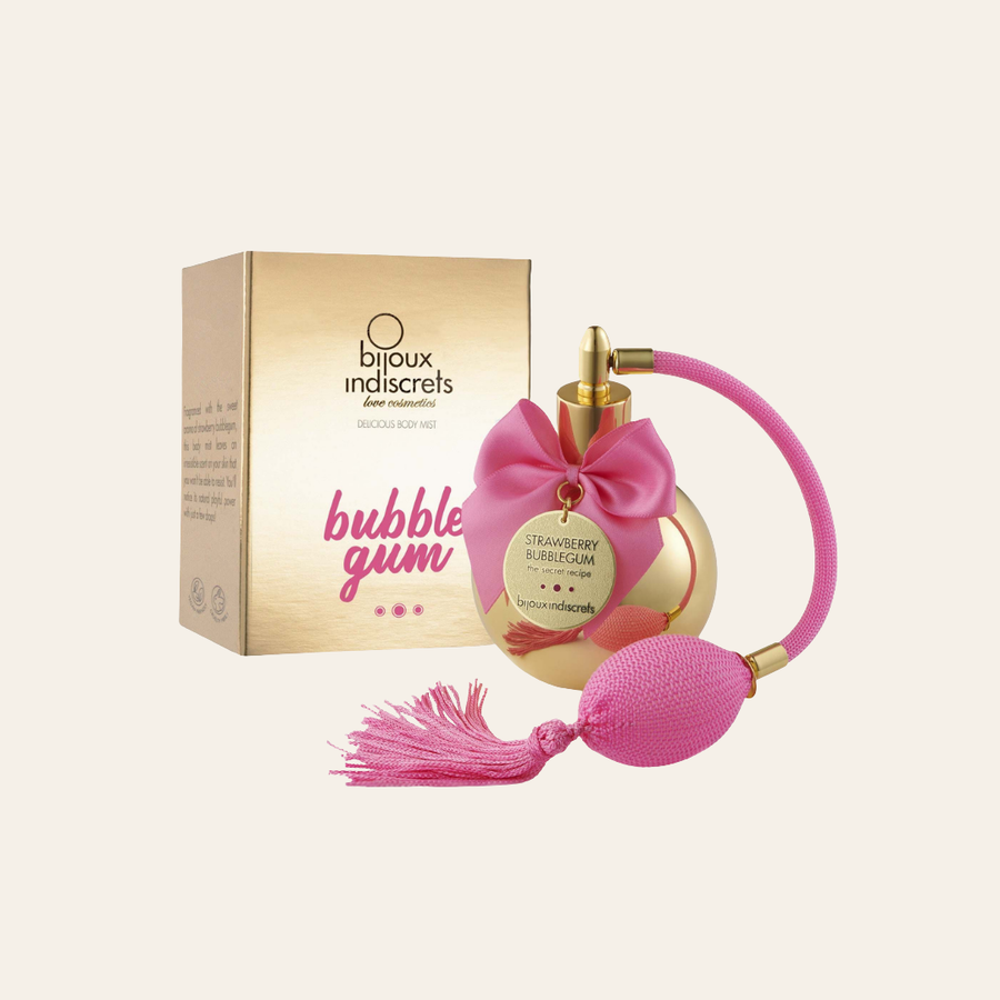 La brume corporelle est dans un pot en or et un nœud rose bonbon comme le savoureux parfum du bubble gum.