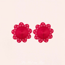 Charger l&#39;image dans la galerie, Cache-tétons en forme de fleurs de couleur rouge vif pour femme de la marque Obsessive.
