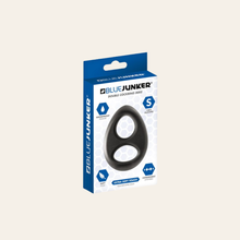 Charger l'image dans la galerie, Le double cockring en silicone est le meilleur allié de l’homme d’aujourd’hui dans sa quête de plaisir. Très extensible, la partie la plus large le place autour de la base des testicules, et la partie la plus étroite entoure la base du pénis en érection. 
