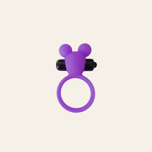 Charger l'image dans la galerie, Cockring et anneau de pénis vibrant de couleur violet pour homme.
