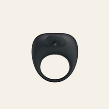 Charger l'image dans la galerie, Le cockring noir Tonguo de la marque Pretty Love fonctionne avec pile.

