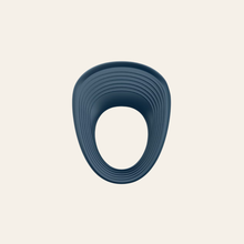 Charger l'image dans la galerie, Grâce à sa finition étanche (IPX7), le Power Ring est également le partenaire idéal pour les jeux amoureux sous la douche ou dans la baignoire.

