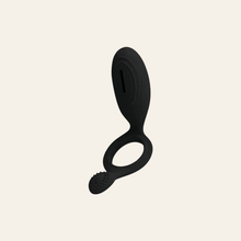 Charger l'image dans la galerie, Confortable et silencieux - vous permettant de vivre votre journée et de profiter de vibrations ultra-puissantes qui ciblent le périnée. Votre plus grand défi sera de réussir à contrôler vos réactions!
