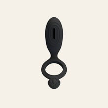 Charger l'image dans la galerie, Anneau pénien vibrant en silicone noir de haute qualité pour vos moments intimes avec votre partenaire.
