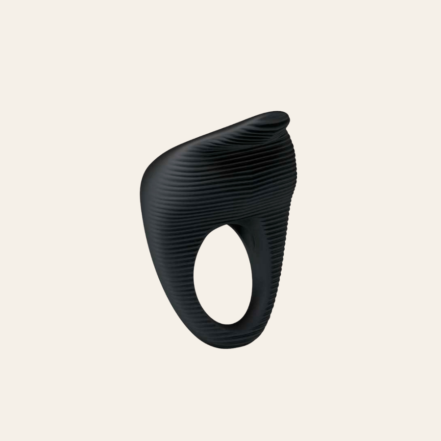 Le cockring, anneau pénien vibrant de couleur noir est lavable et réutilisable.
