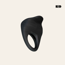 Charger l'image dans la galerie, Le cockring Thimble Black de la marque Pretty Love est idéal pour vos relation intimes avec votre partenaire, car il stimulera le clitoris et renforcera l'érection.
