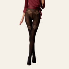 Charger l'image dans la galerie, Des modèles raffinés et tendance avec des motifs originaux, mais également des collants fantaisie ou classiques pour habiller vos jambes au quotidien.
