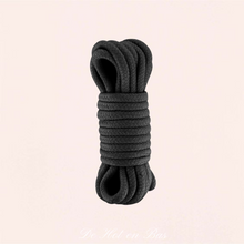 Charger l&#39;image dans la galerie, La marque Sweet Caress vous propose cette corde de bondage shibari pour couples en deux tailles différentes 5 et 10 mètres.
