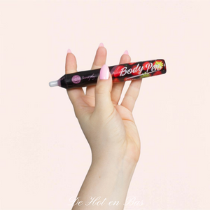Le crayon Body Pen saveur fraise de la marque Secret Play est disponible sur notre loveshop en ligne à petit prix.