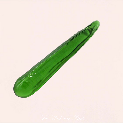 Dildo en verre de la marque De Hot en Bas en forme de concombre pour un design totalement discret.