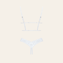 Charger l'image dans la galerie, L'ensemble deux pièces en dentelle Heavenlly est disponible en plusieurs tailles différentes pour un ajustement parfait de votre silhouette.
