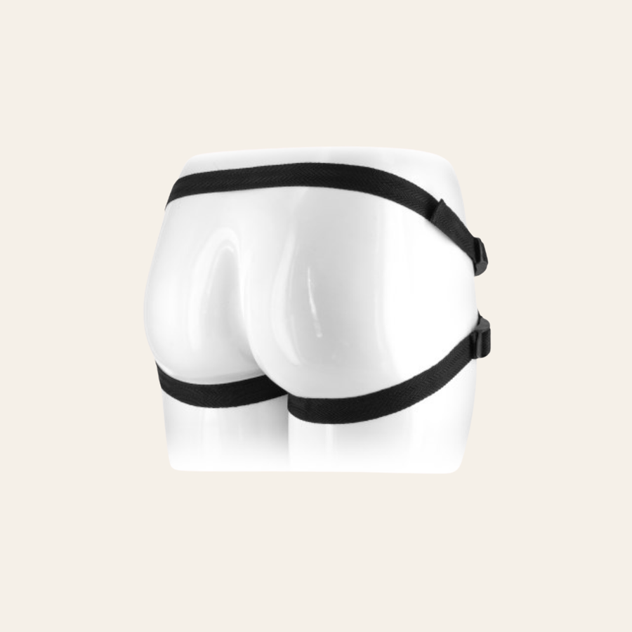 Ce gode ceinture avec harnais est vendu avec un harnais noir confortable et réglable pour un ajustement parfait.