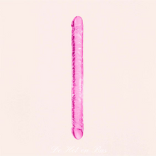 Charger l&#39;image dans la galerie, La collection Pure Jelly propose le gode double dong de couleur rose translucide pour femmes.
