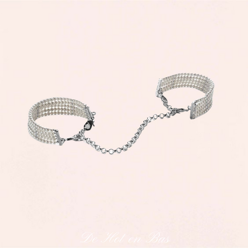 Les perles blanches de la collection Bijoux Indiscret sont chic et élégante pour vous amusez avec votre partenaire.